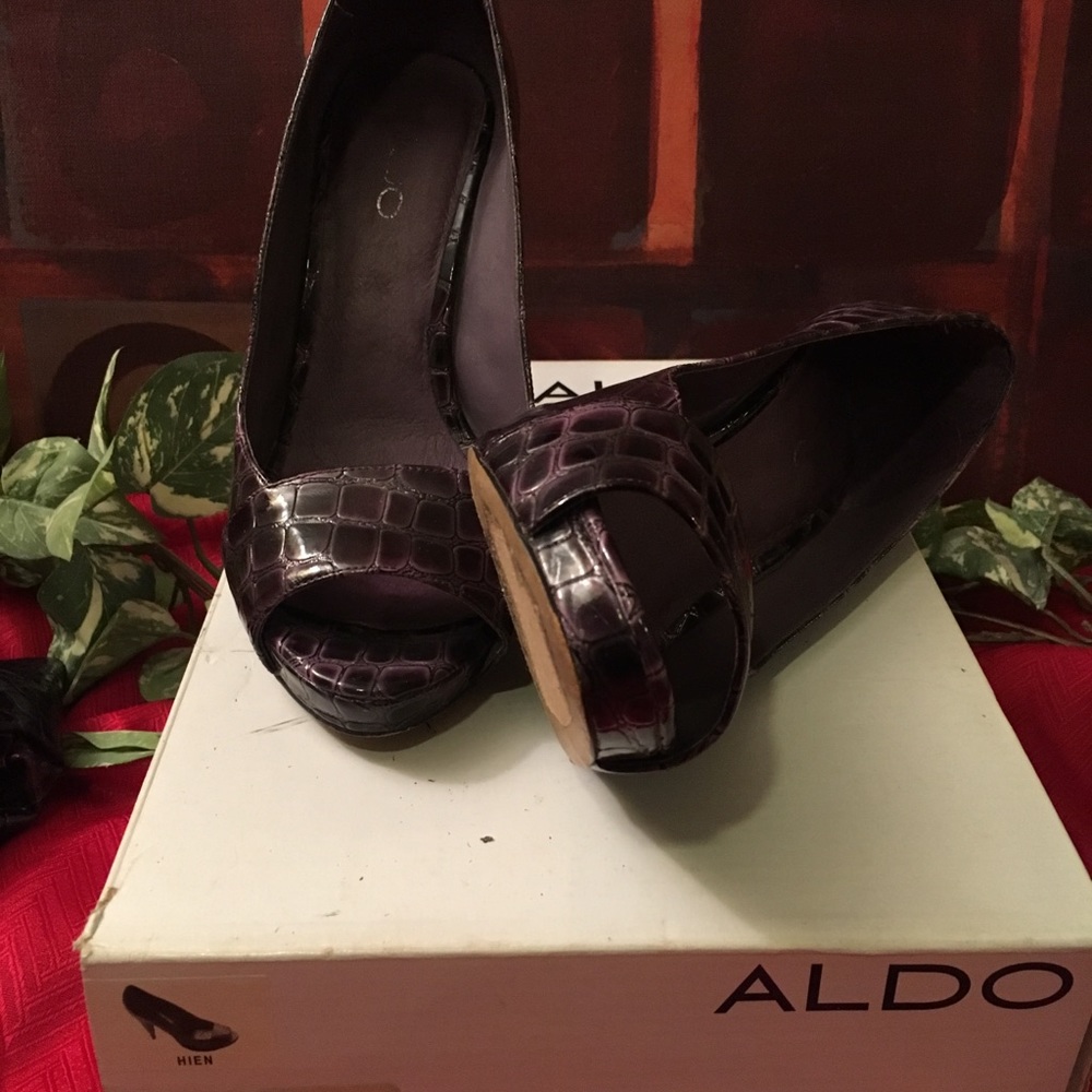 Shoes - Picture 4 of 4